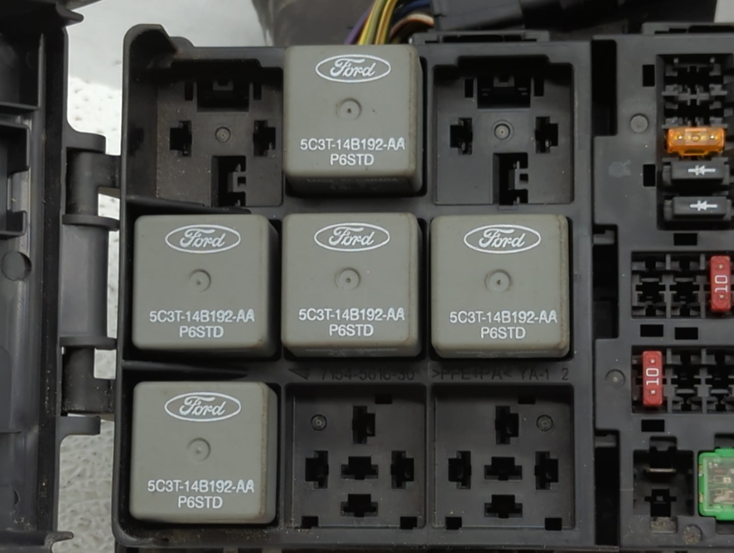 2010-2012 Ford Fusion Fusebox Fuse Box Panel Relay Module P/N:AE5T-14290-E Fits Fits 2010 2011 2012 OEM Used Auto Parts - Oe