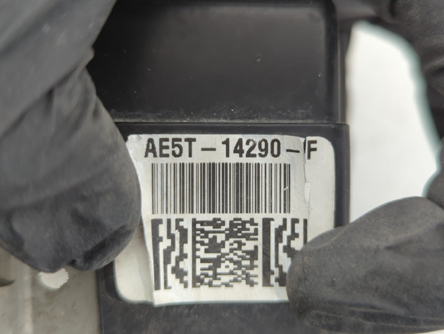 2010-2012 Ford Fusion Fusebox Fuse Box Panel Relay Module P/N:AE5T-14290-F Fits Fits 2010 2011 2012 OEM Used Auto Parts - Oe
