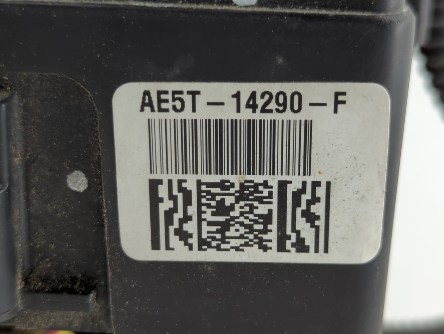2010-2012 Ford Fusion Fusebox Fuse Box Panel Relay Module P/N:AE5T-14290-F Fits Fits 2010 2011 2012 OEM Used Auto Parts - Oe