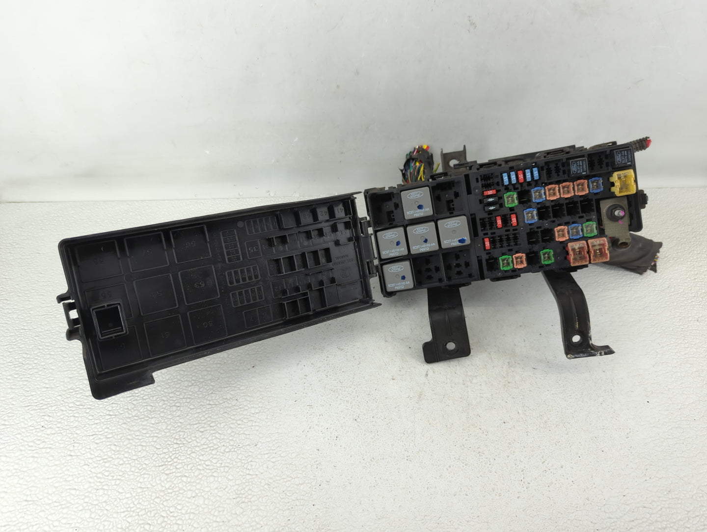 2010-2012 Ford Fusion Fusebox Fuse Box Panel Relay Module P/N:AE5T-14290-E Fits Fits 2010 2011 2012 OEM Used Auto Parts - Oe