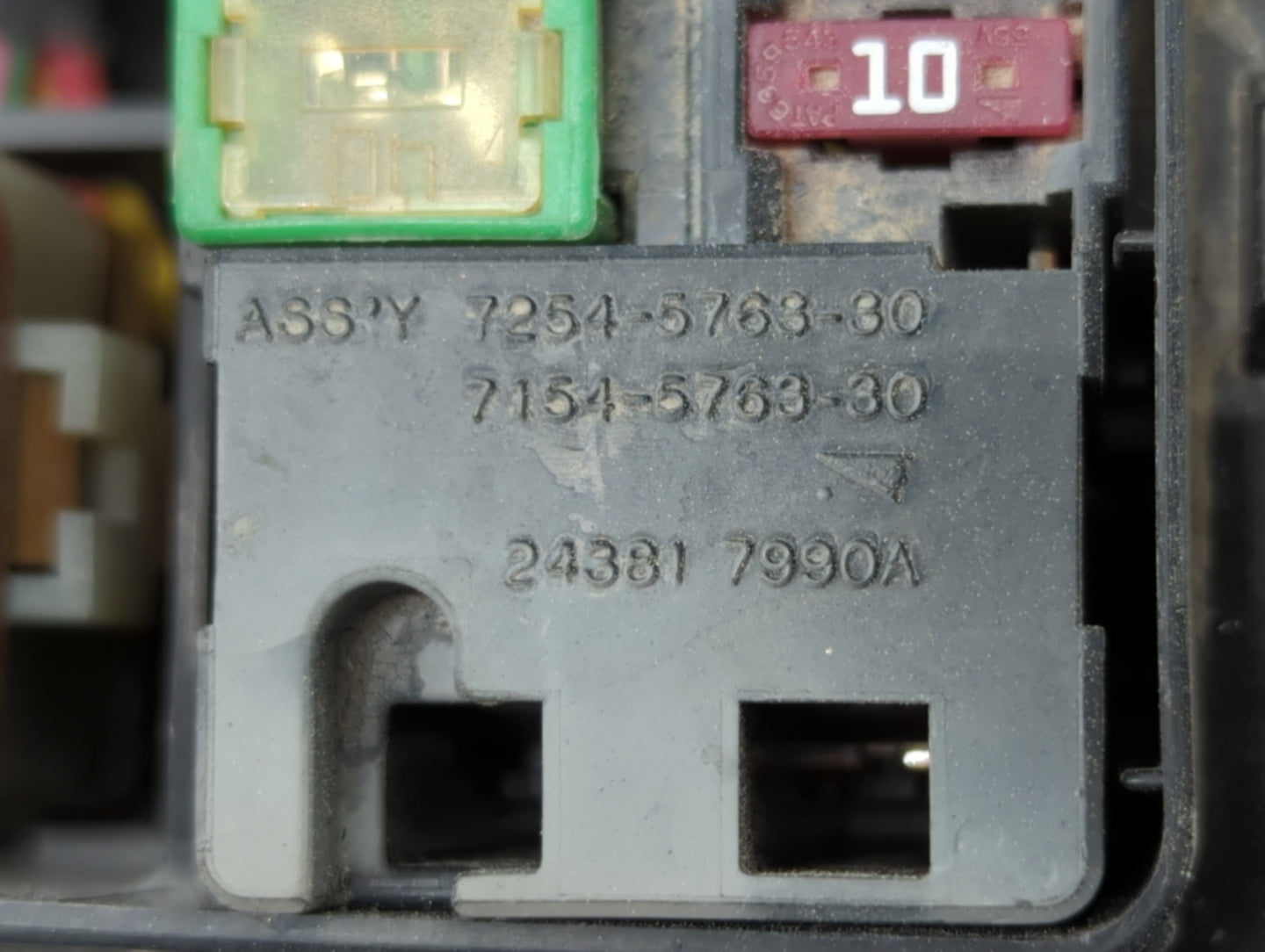 2010-2012 Ford Fusion Fusebox Fuse Box Panel Relay Module P/N:24381 7990A 7254-5763-30 Fits Fits 2010 2011 2012 OEM Used Aut