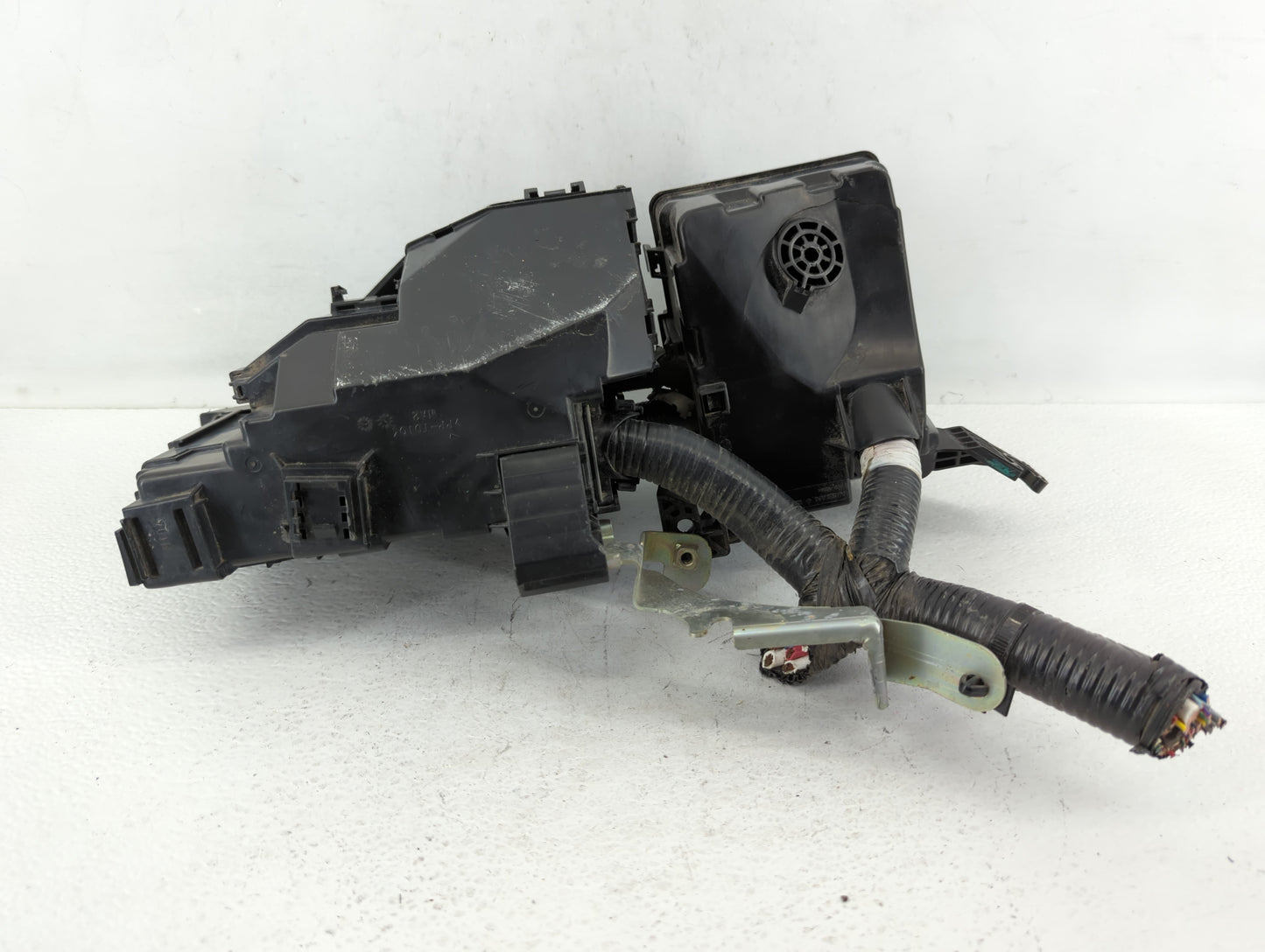 2010-2012 Ford Fusion Fusebox Fuse Box Panel Relay Module P/N:24381 7990A 7254-5763-30 Fits Fits 2010 2011 2012 OEM Used Aut