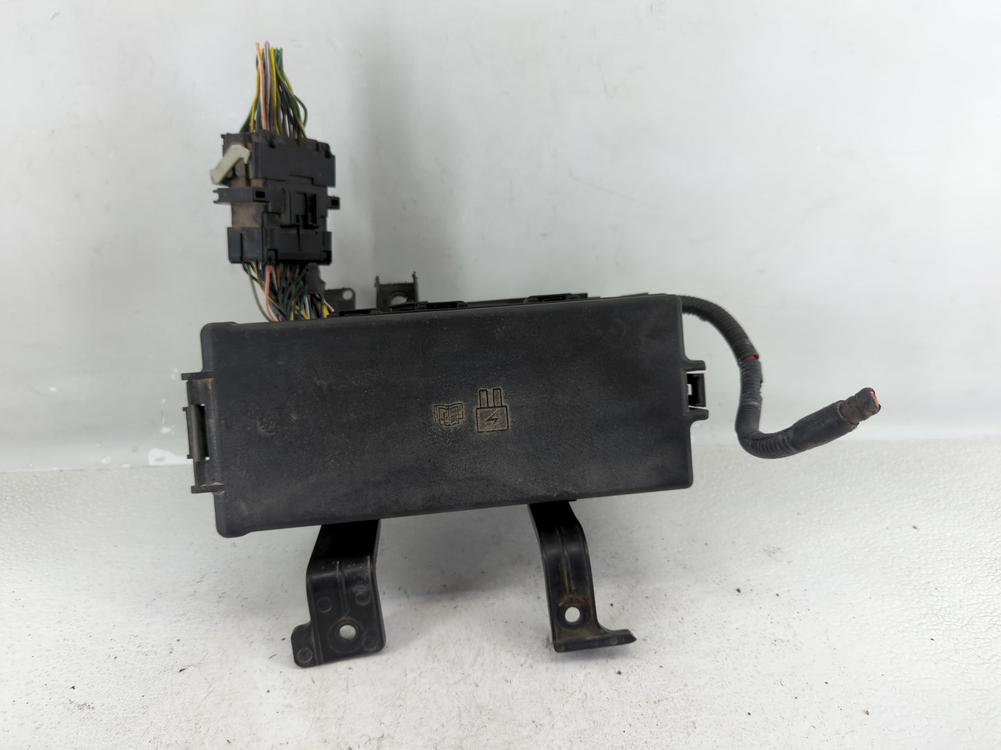2010-2012 Ford Fusion Fusebox Fuse Box Panel Relay Module P/N:AE5T-14290-E Fits Fits 2010 2011 2012 OEM Used Auto Parts - Oe