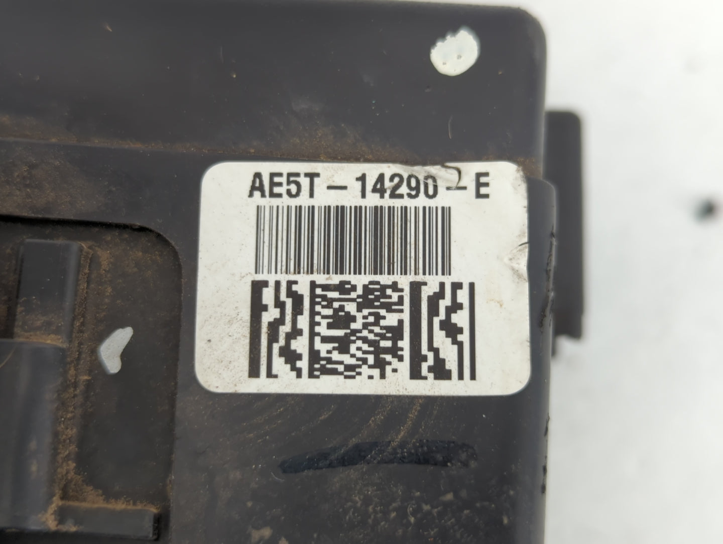 2010-2012 Ford Fusion Fusebox Fuse Box Panel Relay Module P/N:AE5T-14290-E Fits Fits 2010 2011 2012 OEM Used Auto Parts - Oe