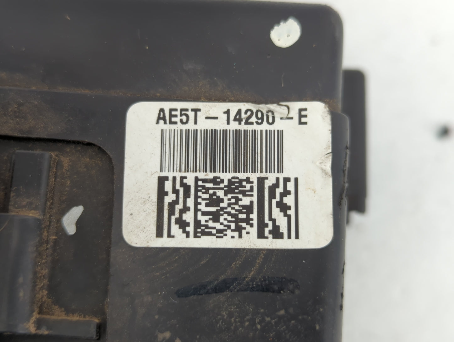 2010-2012 Ford Fusion Fusebox Fuse Box Panel Relay Module P/N:AE5T-14290-E Fits Fits 2010 2011 2012 OEM Used Auto Parts - Oe