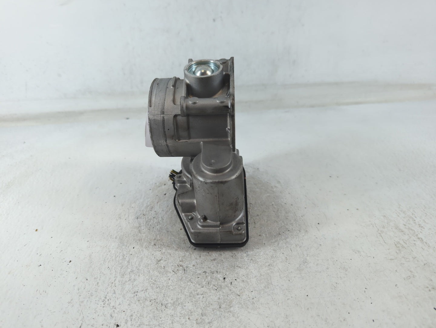 2010-2012 Ford Fusion Throttle Body P/N:67M1990 DS7E-9F991-AJ Fits Fits 2009 2010 2011 2012 OEM Used Auto Parts - Oemusedaut