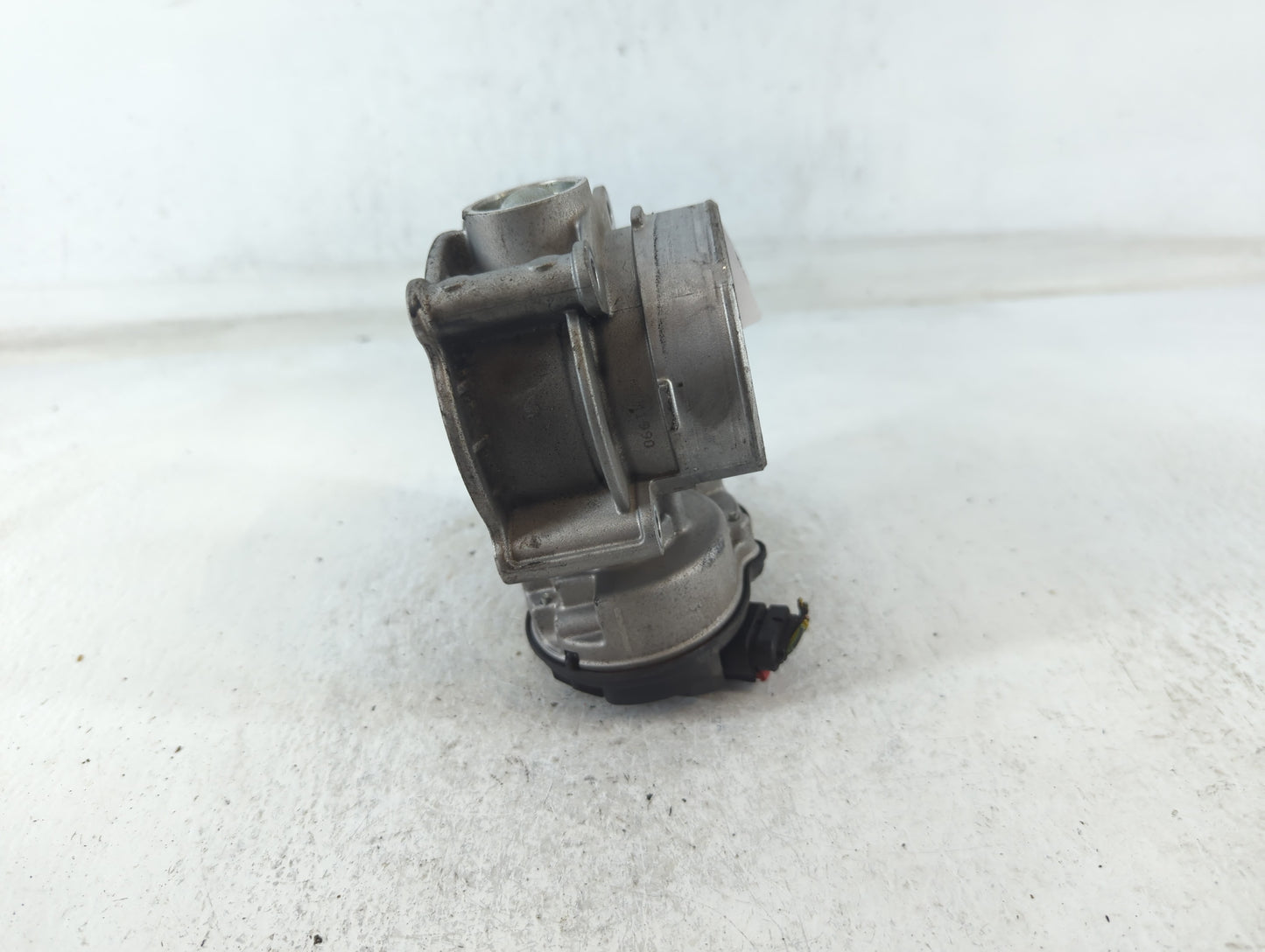 2010-2012 Ford Fusion Throttle Body P/N:67M1990 DS7E-9F991-AJ Fits Fits 2009 2010 2011 2012 OEM Used Auto Parts - Oemusedaut