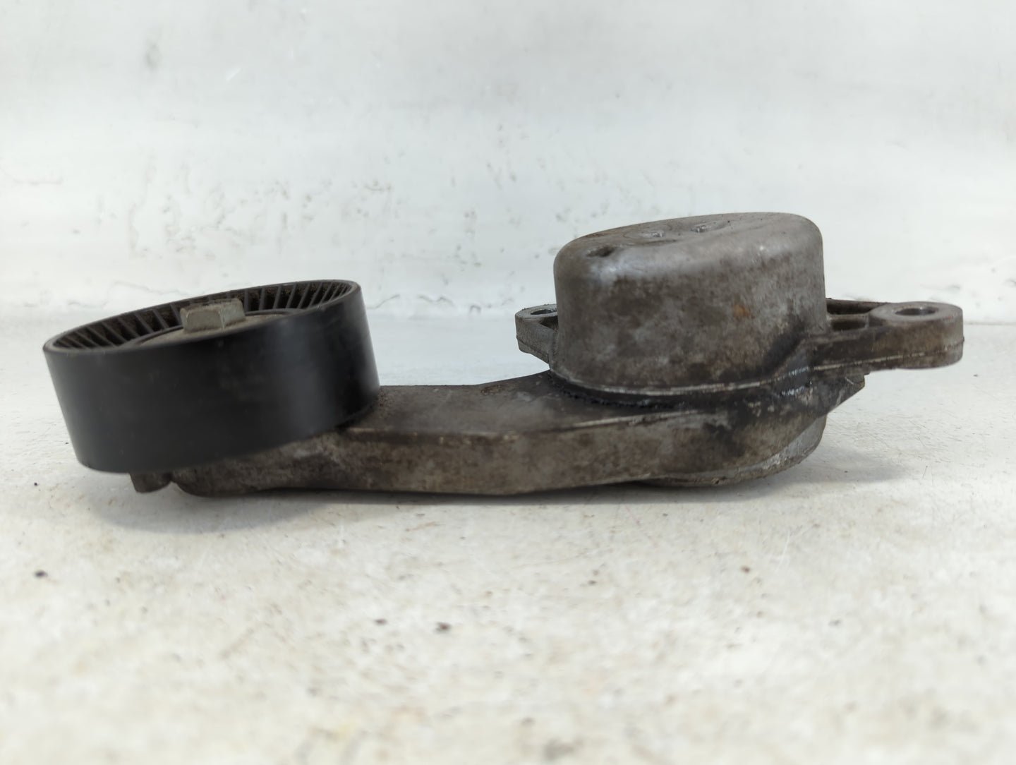 2010 Ford Fusion Belt Tensioner Pulley and idler pulley - Oemusedautoparts1.com