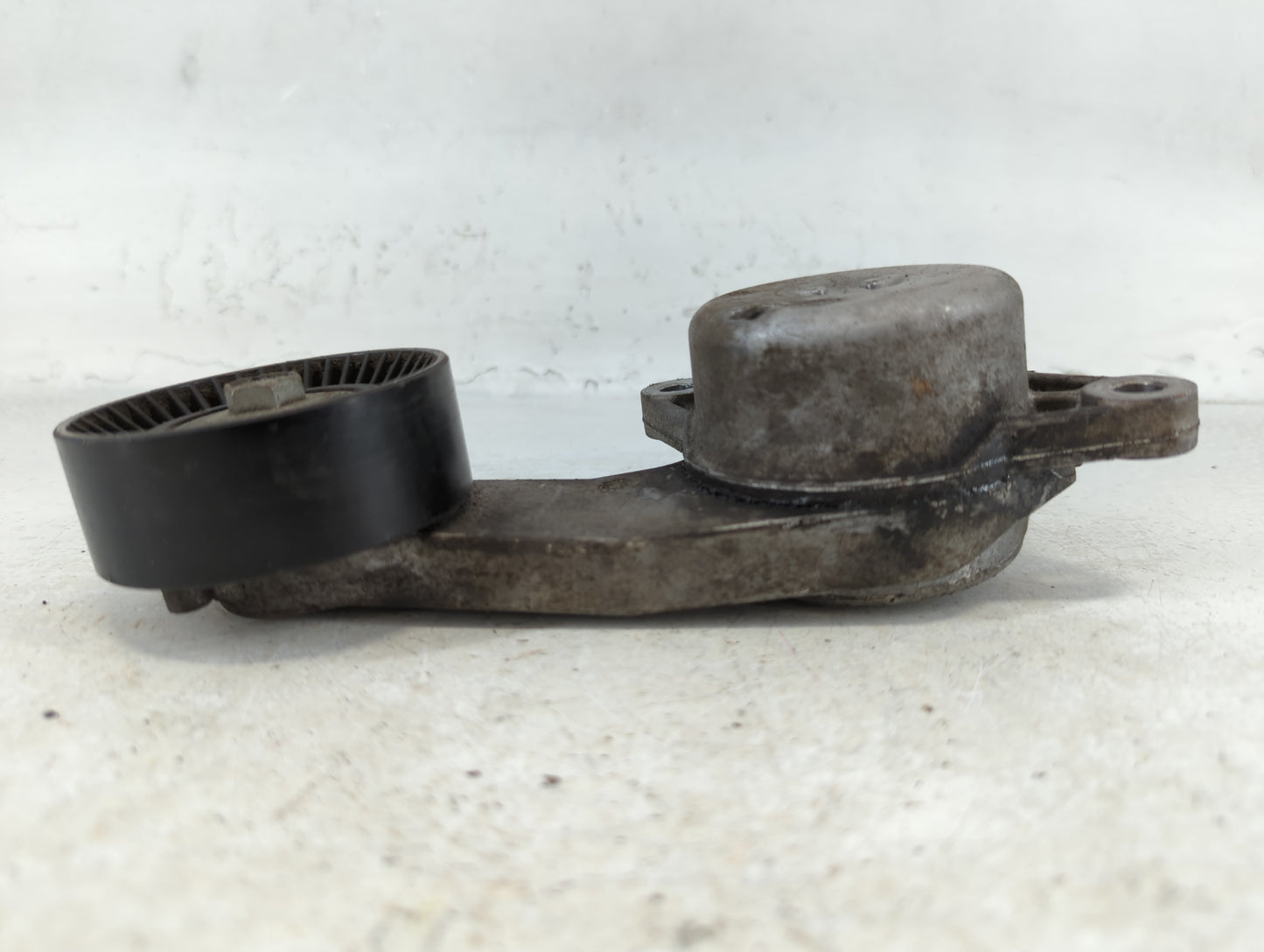 2010 Ford Fusion Belt Tensioner Pulley and idler pulley - Oemusedautoparts1.com