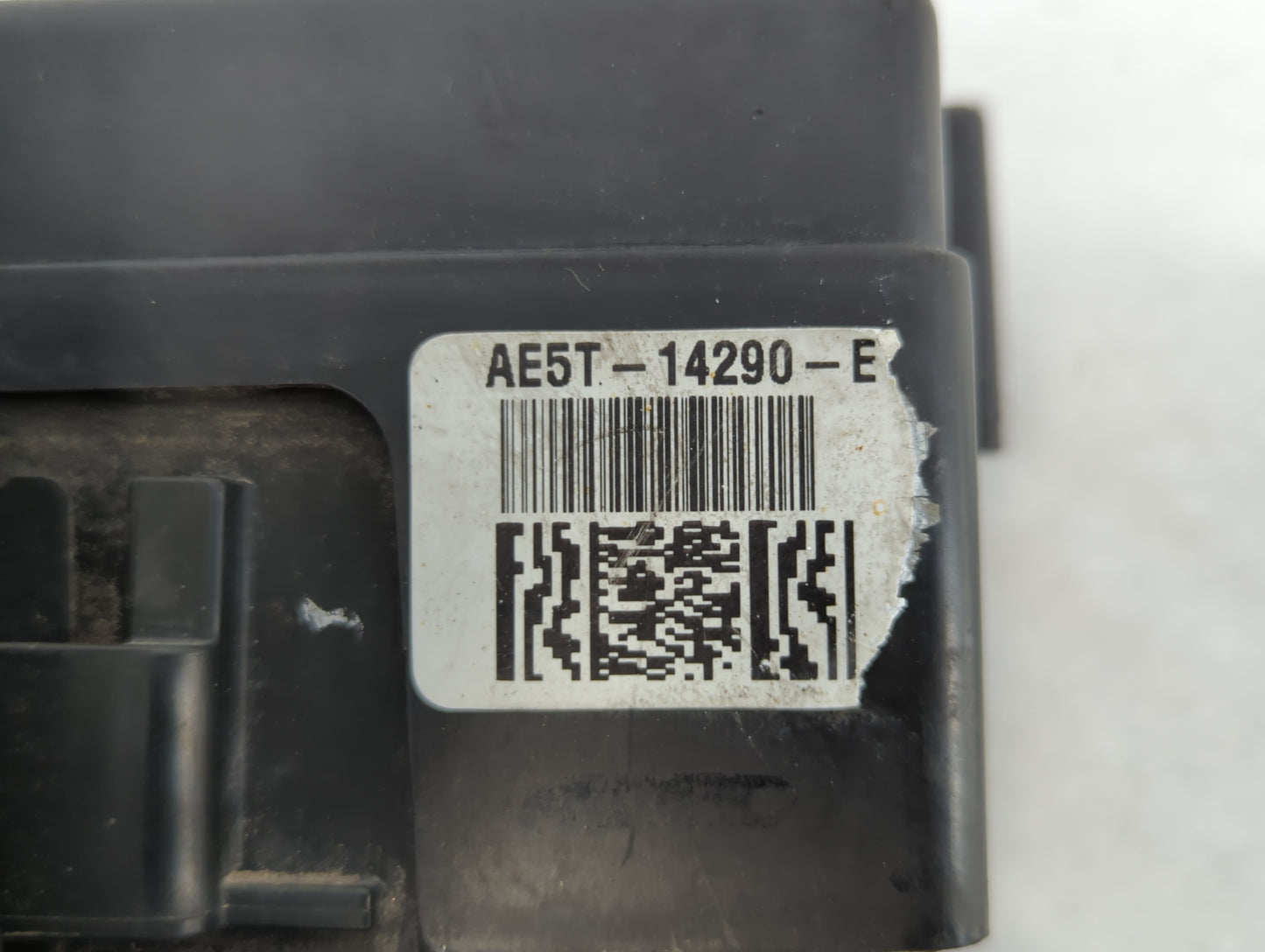 2010-2012 Ford Fusion Fusebox Fuse Box Panel Relay Module P/N:AE5T-14290-E Fits Fits 2010 2011 2012 OEM Used Auto Parts - Oe