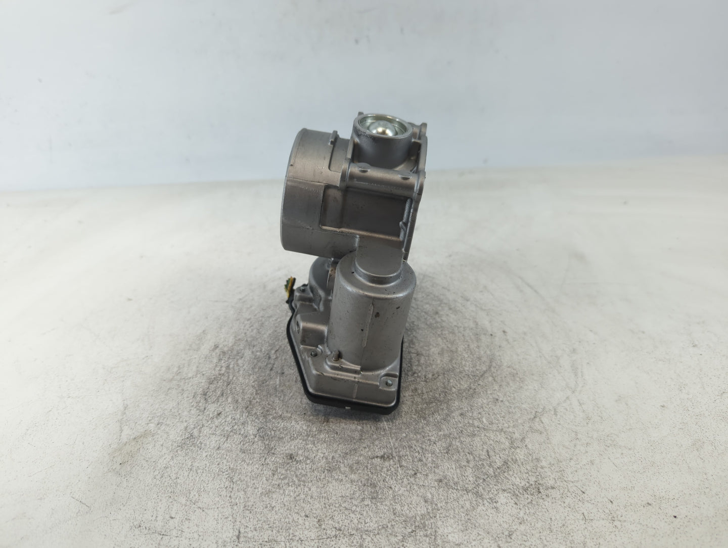 2010-2012 Ford Fusion Throttle Body P/N:DA820002576 2A1812A-0243 Fits Fits 2009 2010 2011 2012 OEM Used Auto Parts - Oemused