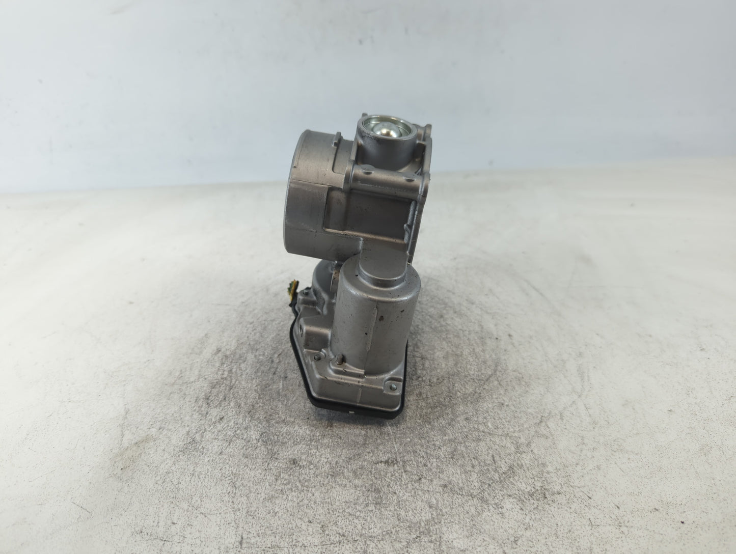 2010-2012 Ford Fusion Throttle Body P/N:DA820002576 2A1812A-0243 Fits Fits 2009 2010 2011 2012 OEM Used Auto Parts - Oemused