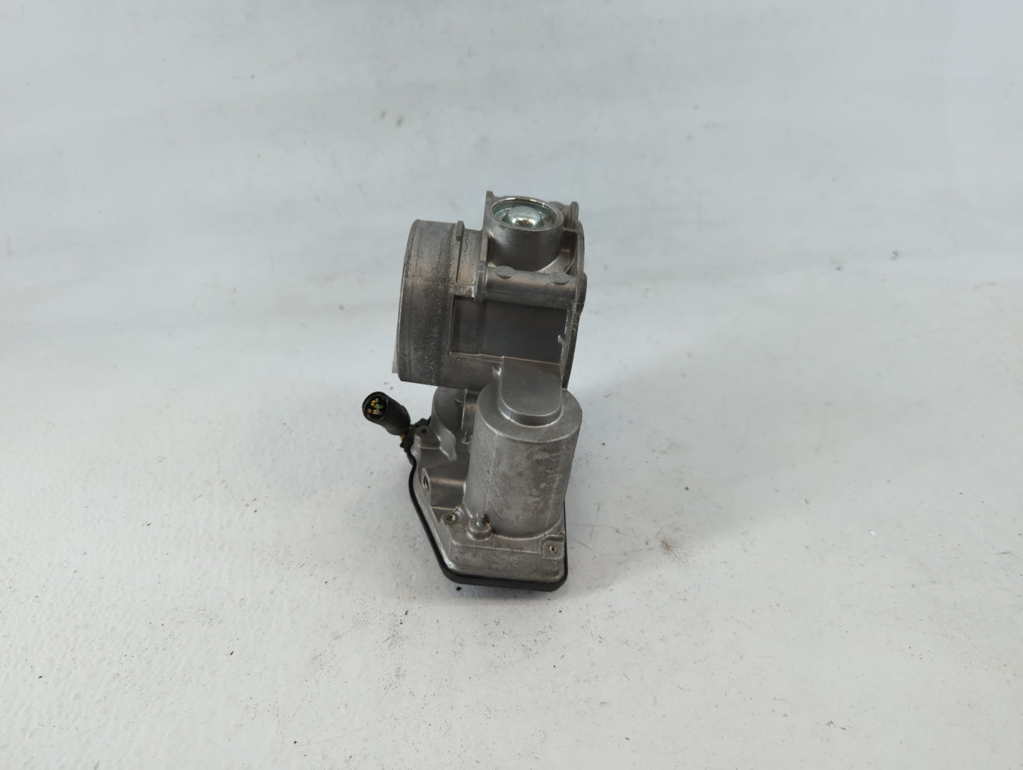 2010-2012 Ford Fusion Throttle Body P/N:161253003811 DS7E-9F991-AJ Fits Fits 2009 2010 2011 2012 OEM Used Auto Parts - Oemus