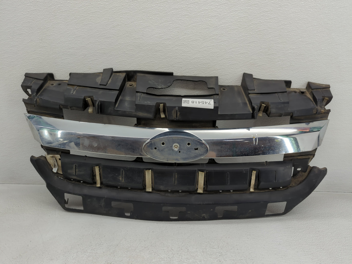 2010-2012 Ford Fusion Front Grille Bumper Not Included - Oemusedautoparts1.com