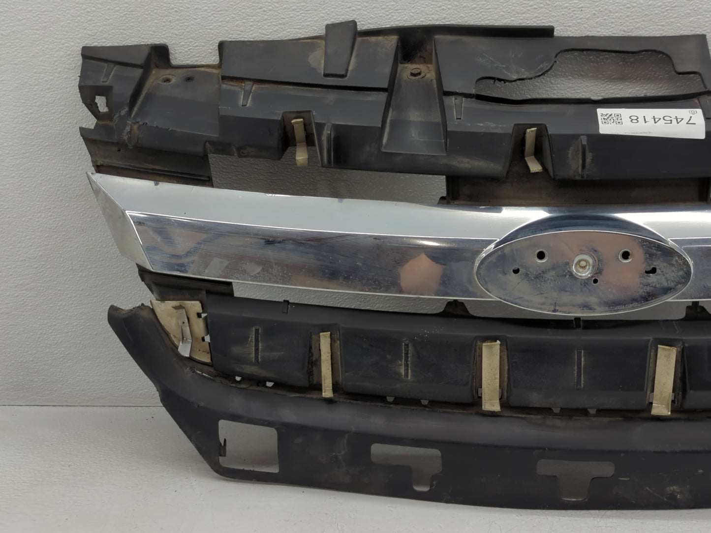 2010-2012 Ford Fusion Front Grille Bumper Not Included - Oemusedautoparts1.com