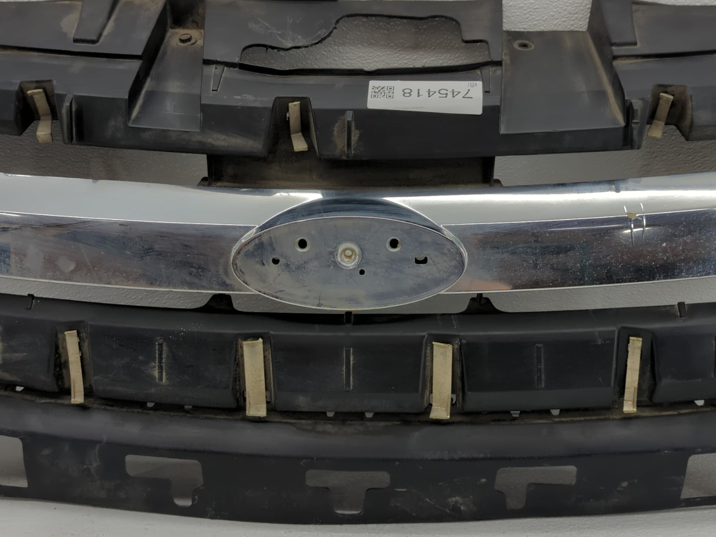 2010-2012 Ford Fusion Front Grille Bumper Not Included - Oemusedautoparts1.com