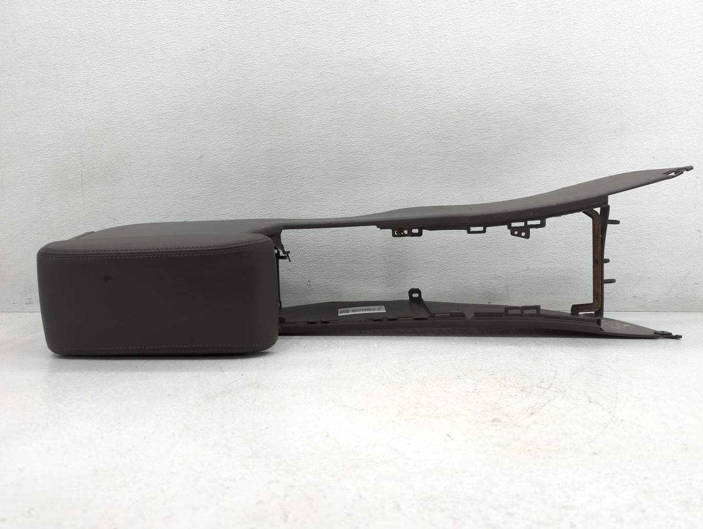 2010-2012 Ford Fusion Center Floor Console P/N:1094100AE Fits Fits 2010 2011 2012 OEM Used Auto Parts - Oemusedautoparts1.co