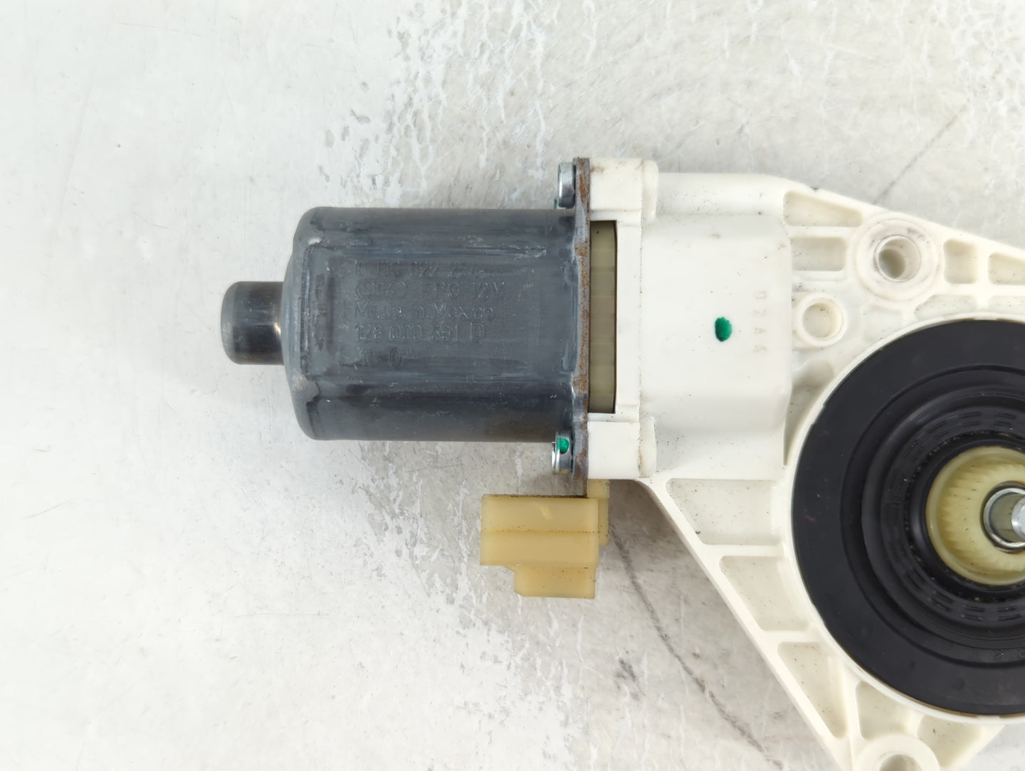2006-2012 Ford Fusion Passenger Front Right Power Window Motor - Oemusedautoparts1.com