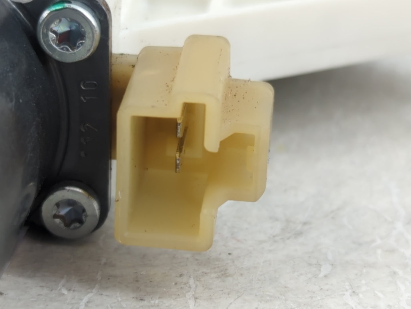 2006-2012 Ford Fusion Passenger Front Right Power Window Motor - Oemusedautoparts1.com