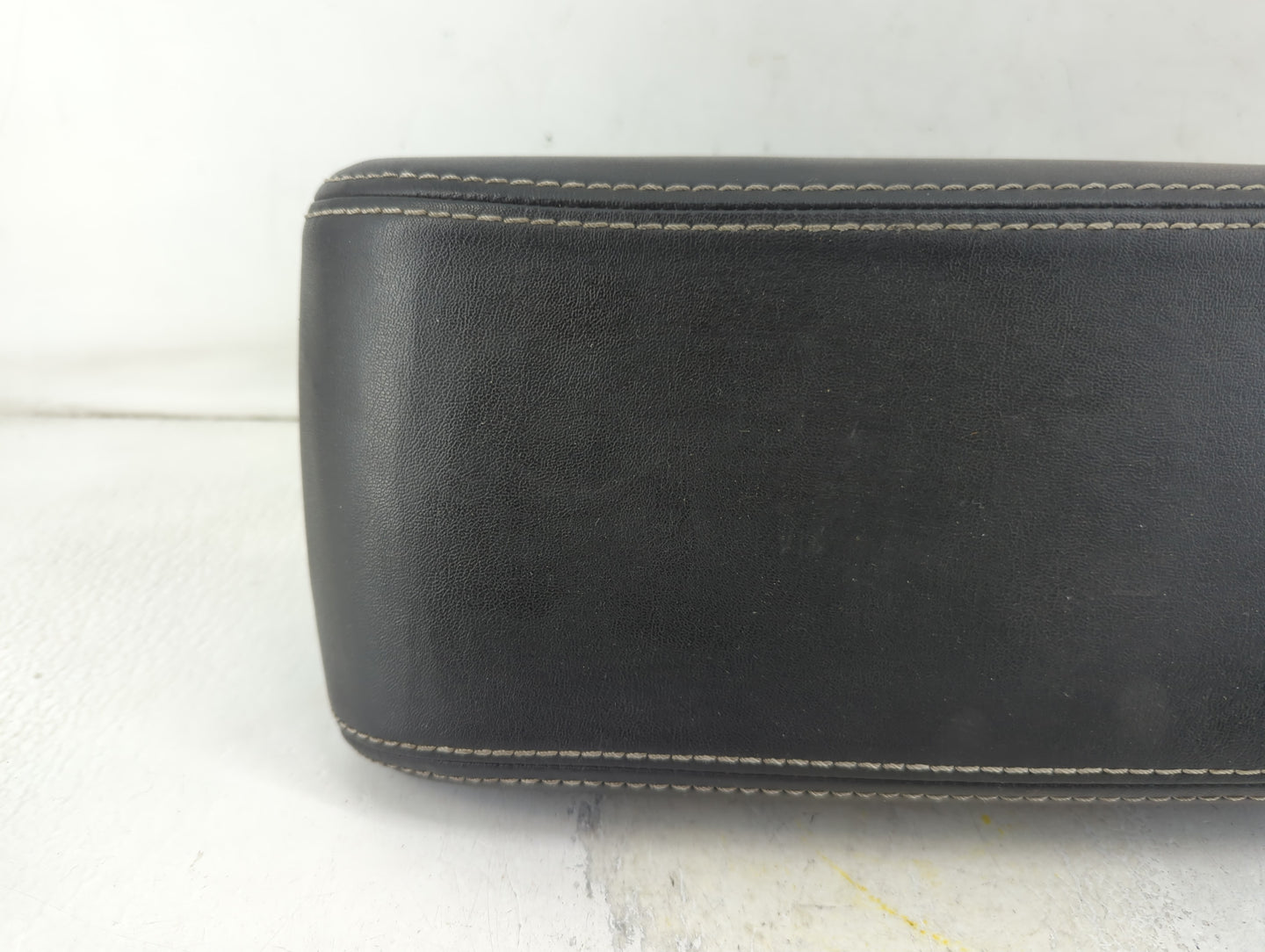 2010 Ford Fusion Center Console Armrest Cover Lid P/N:6E53-5406050-AA 6E53-54045C74-AA Fits OEM Used Auto Parts - Oemusedaut