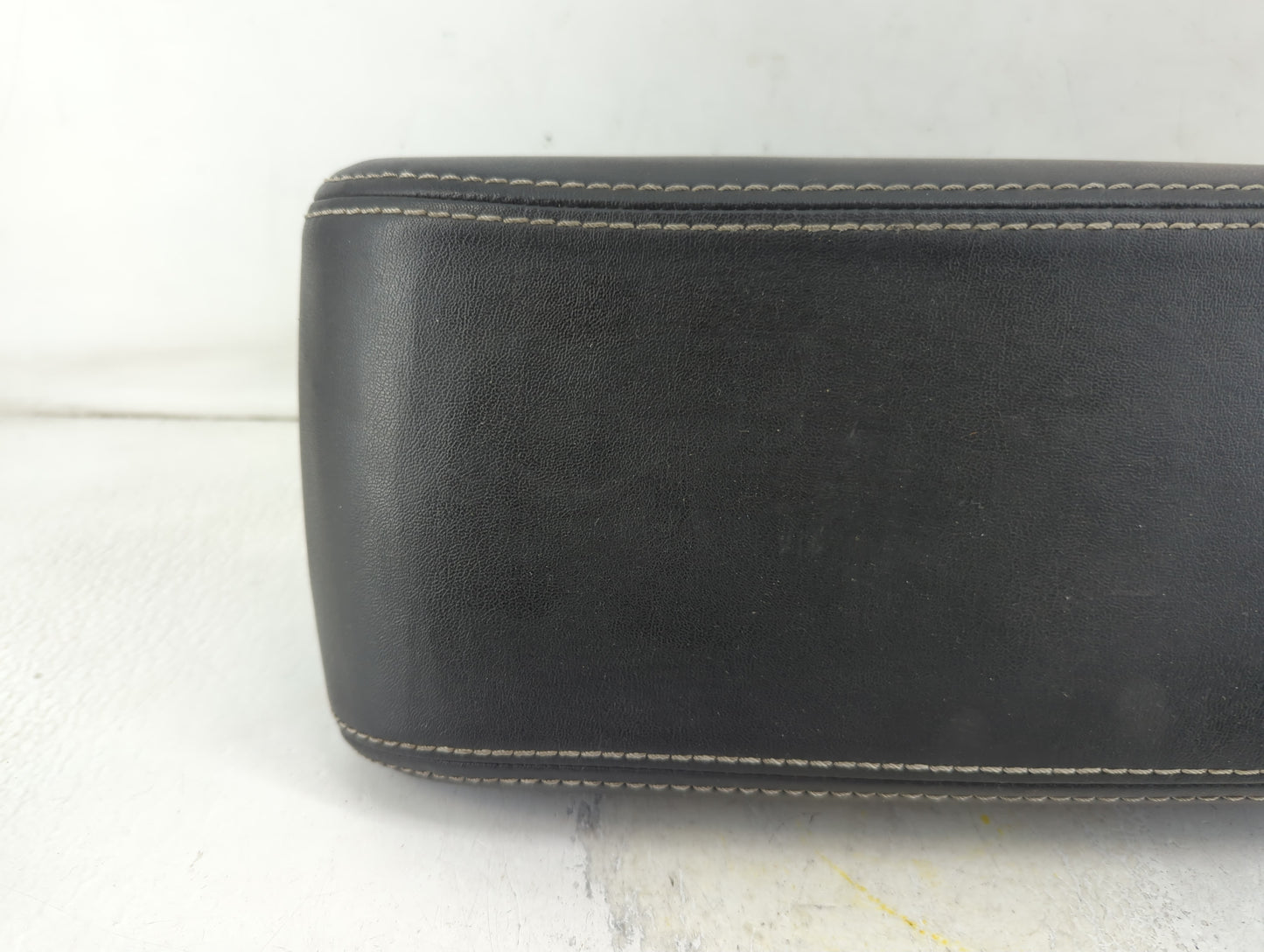 2010 Ford Fusion Center Console Armrest Cover Lid P/N:6E53-5406050-AA 6E53-54045C74-AA Fits OEM Used Auto Parts - Oemusedaut