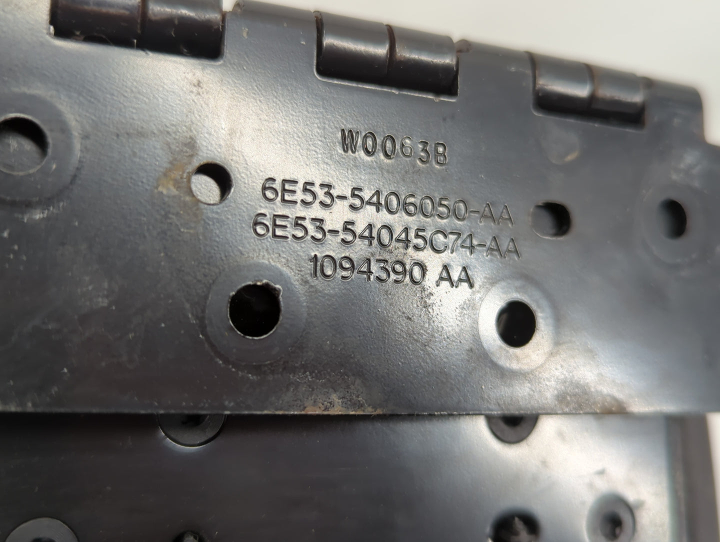 2010 Ford Fusion Center Console Armrest Cover Lid P/N:6E53-5406050-AA 6E53-54045C74-AA Fits OEM Used Auto Parts - Oemusedaut