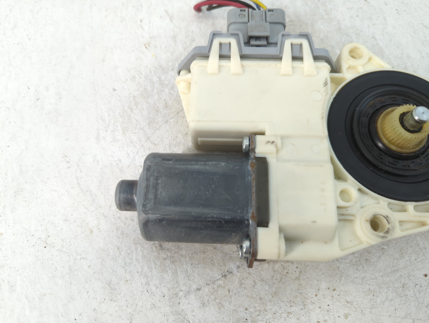2010-2012 Ford Fusion Passenger Front Right Power Window Motor - Oemusedautoparts1.com
