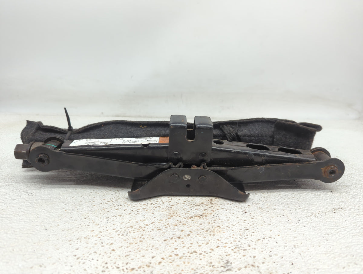 Ford Fusion Spare Scissor Car Jack 920168 - Oemusedautoparts1.com