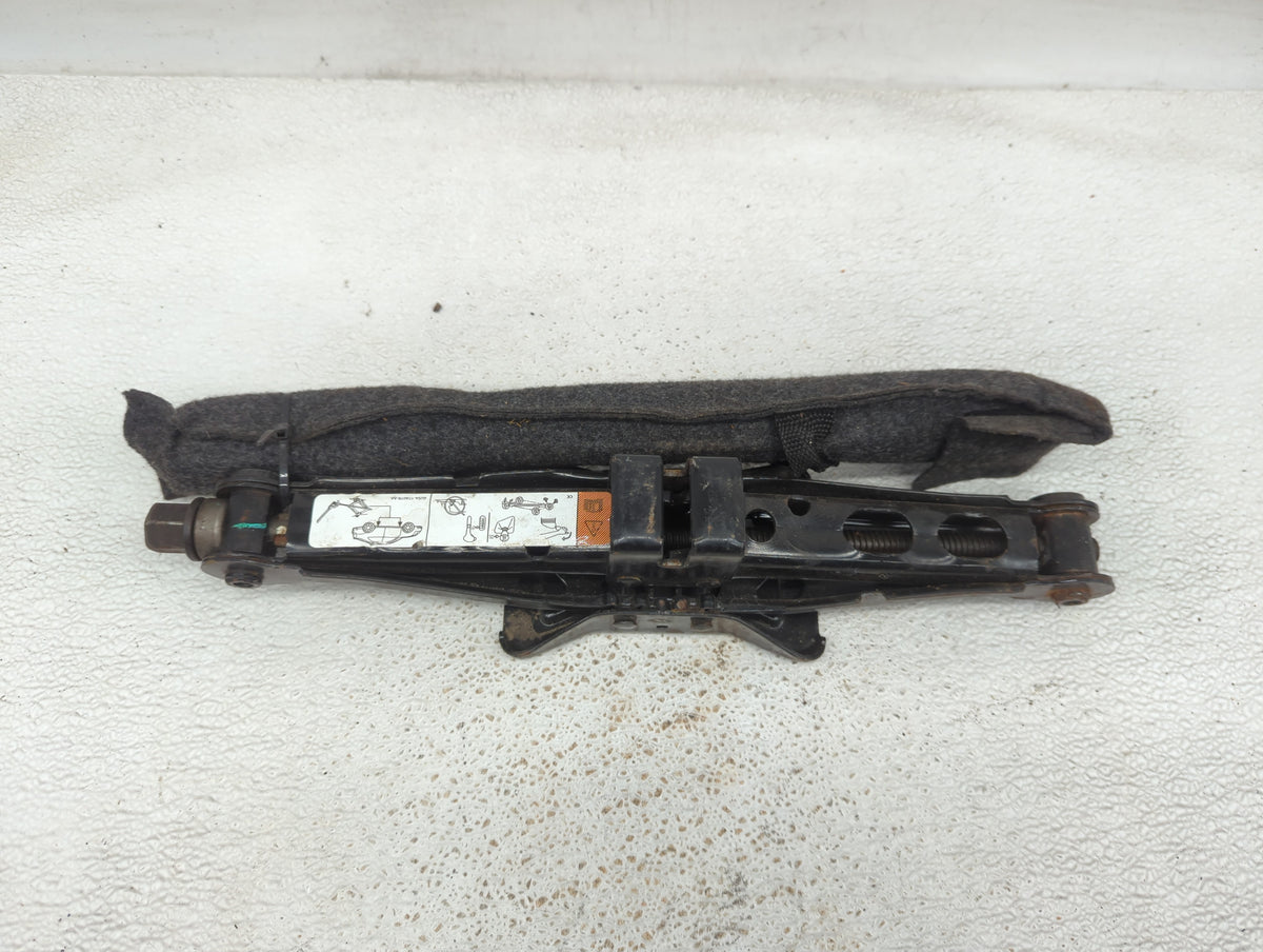 Ford Fusion Spare Scissor Car Jack 920168 - Oemusedautoparts1.com
