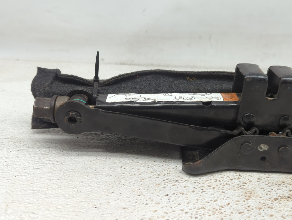 Ford Fusion Spare Scissor Car Jack 920168 - Oemusedautoparts1.com