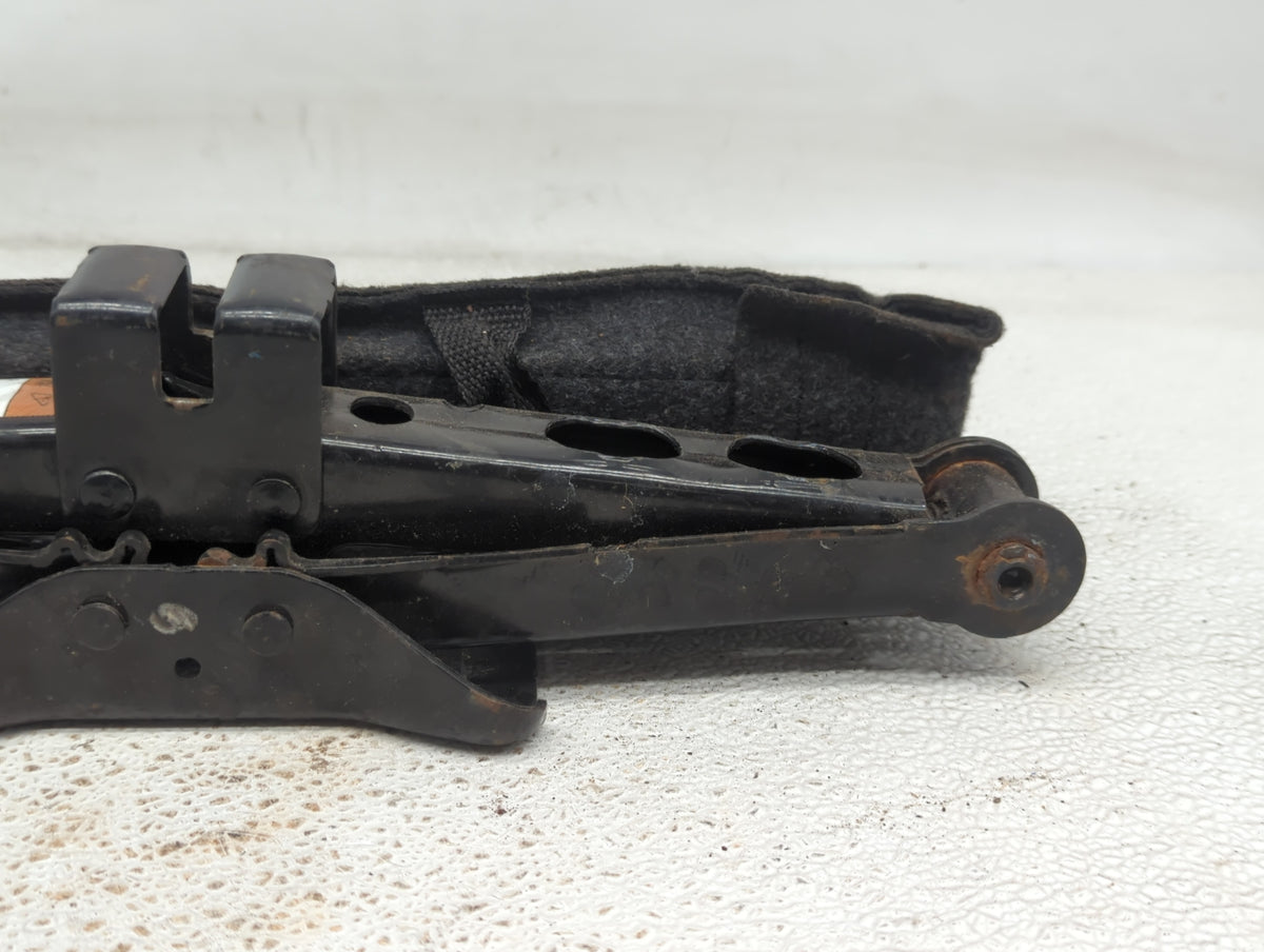 Ford Fusion Spare Scissor Car Jack 920168 - Oemusedautoparts1.com
