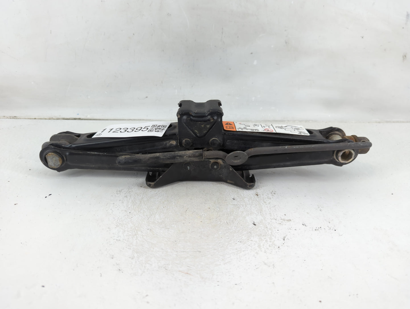 2010 Ford Mustang Spare Scissor Car Jack 1123395 - Oemusedautoparts1.com