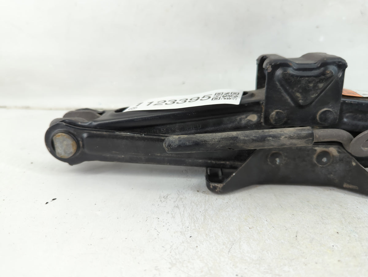2010 Ford Mustang Spare Scissor Car Jack 1123395 - Oemusedautoparts1.com