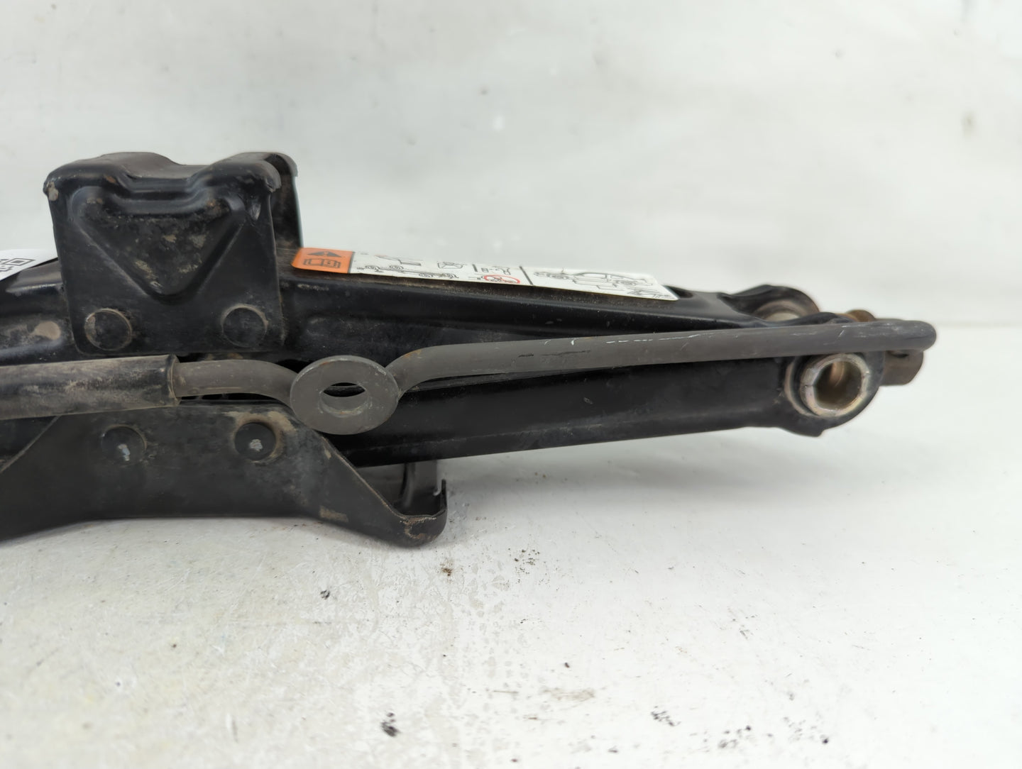 2010 Ford Mustang Spare Scissor Car Jack 1123395 - Oemusedautoparts1.com