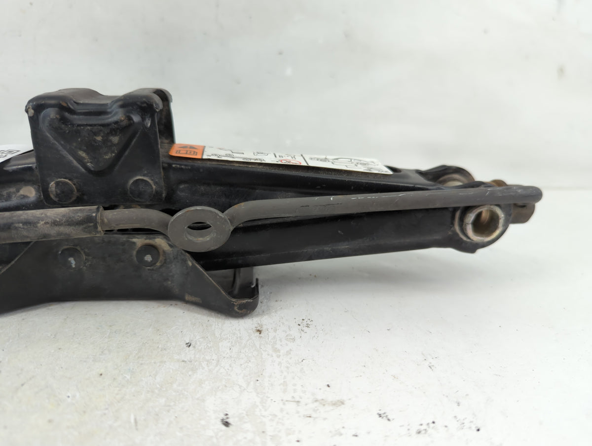 2010 Ford Mustang Spare Scissor Car Jack 1123395 - Oemusedautoparts1.com