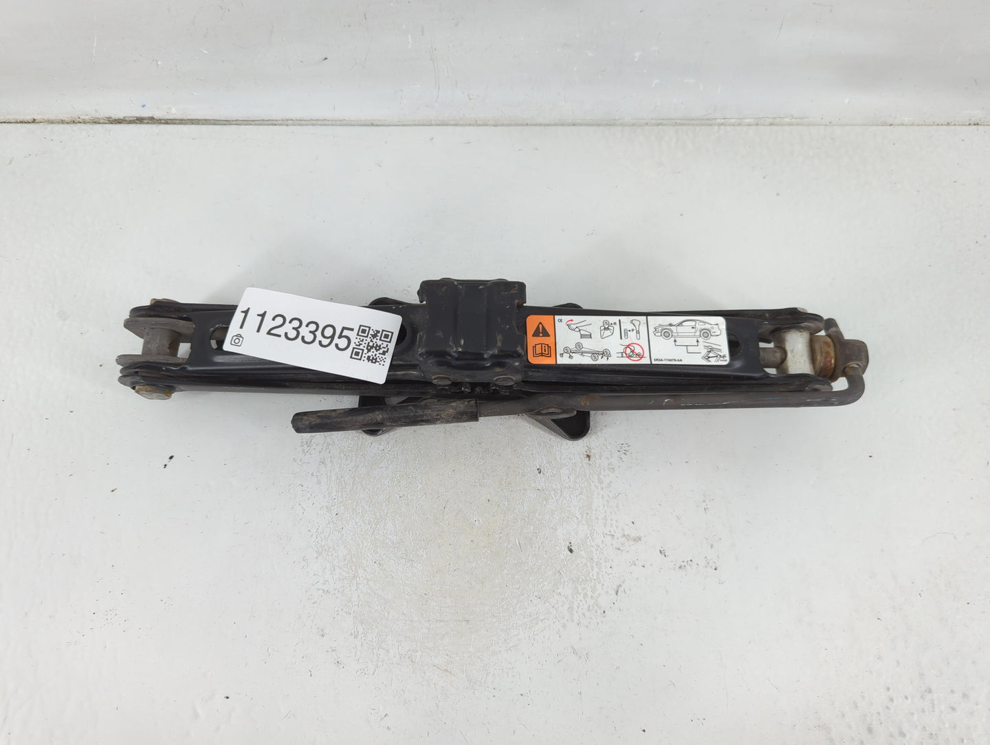2010 Ford Mustang Spare Scissor Car Jack 1123395 - Oemusedautoparts1.com