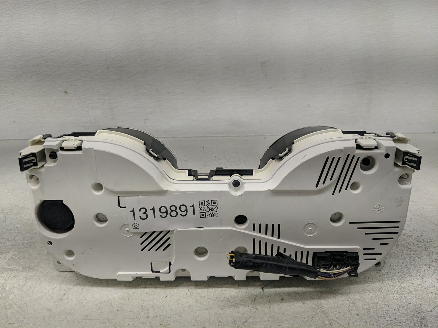 2010 Ford Mustang Instrument Cluster Speedometer Gauges P/N:AR33-10890 Miles: Fits OEM Used Auto Parts - Oemusedautoparts1.c