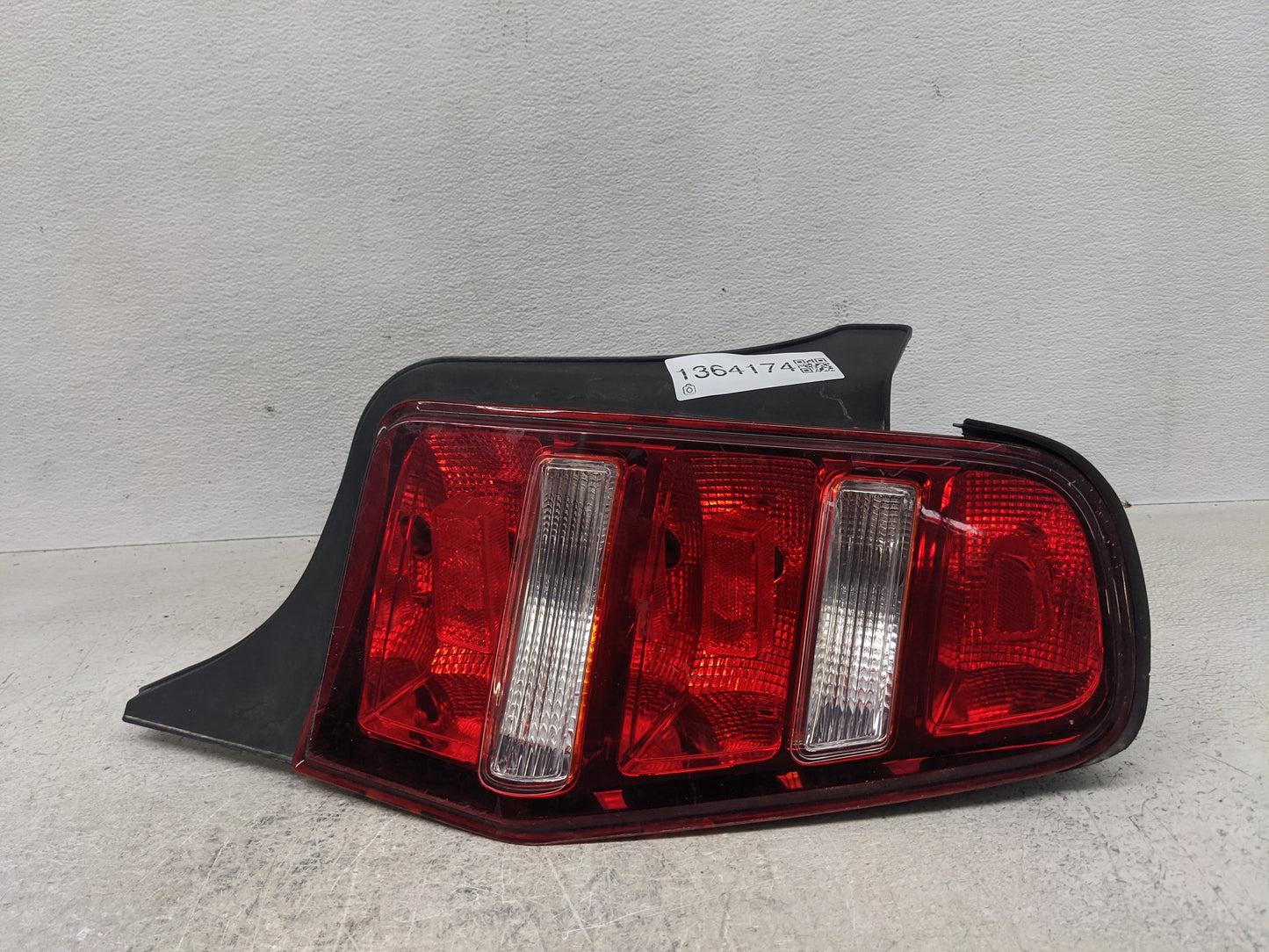 2010 Ford Mustang Tail Light Assembly Passenger Right OEM Fits OEM Used Auto Parts - Oemusedautoparts1.com