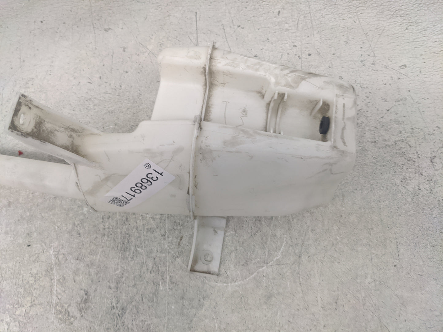 2010-2014 Ford Mustang Windshield Washer Fluid Reservoir Bottle Oem - Oemusedautoparts1.com