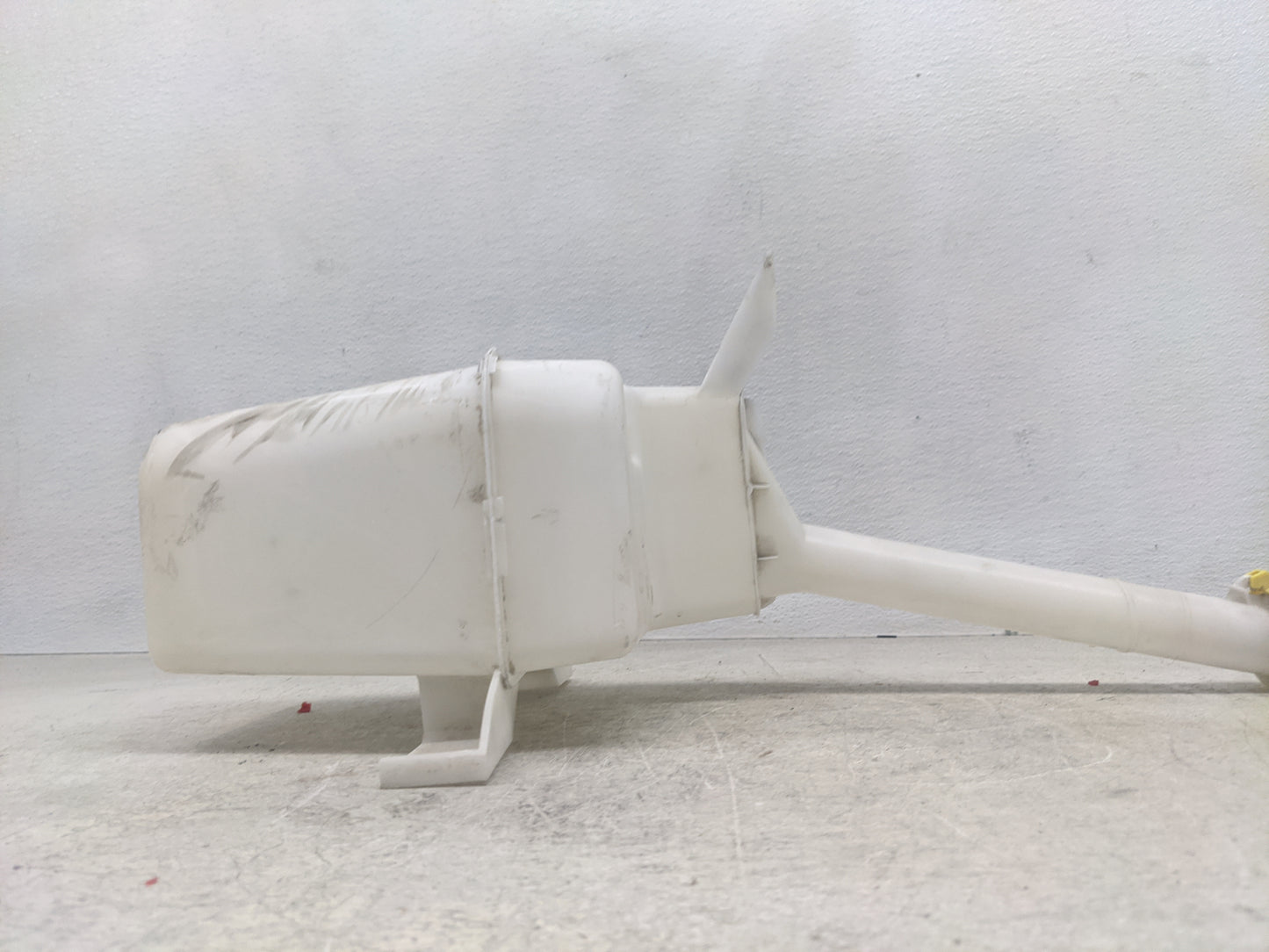 2010-2014 Ford Mustang Windshield Washer Fluid Reservoir Bottle Oem - Oemusedautoparts1.com