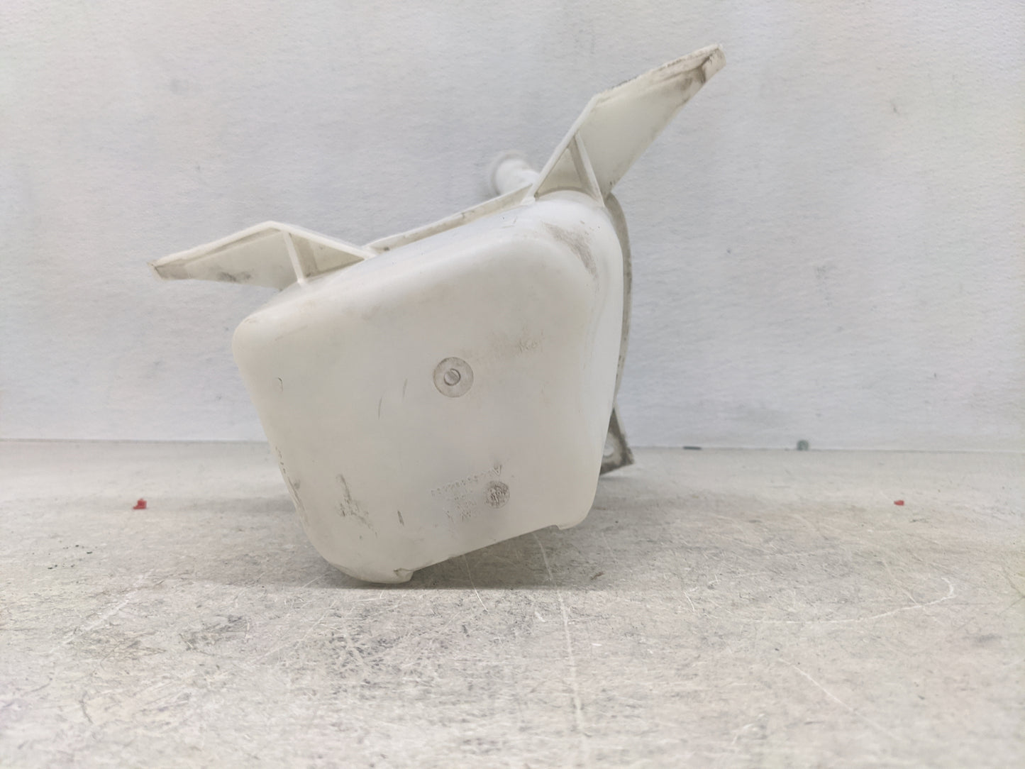 2010-2014 Ford Mustang Windshield Washer Fluid Reservoir Bottle Oem - Oemusedautoparts1.com