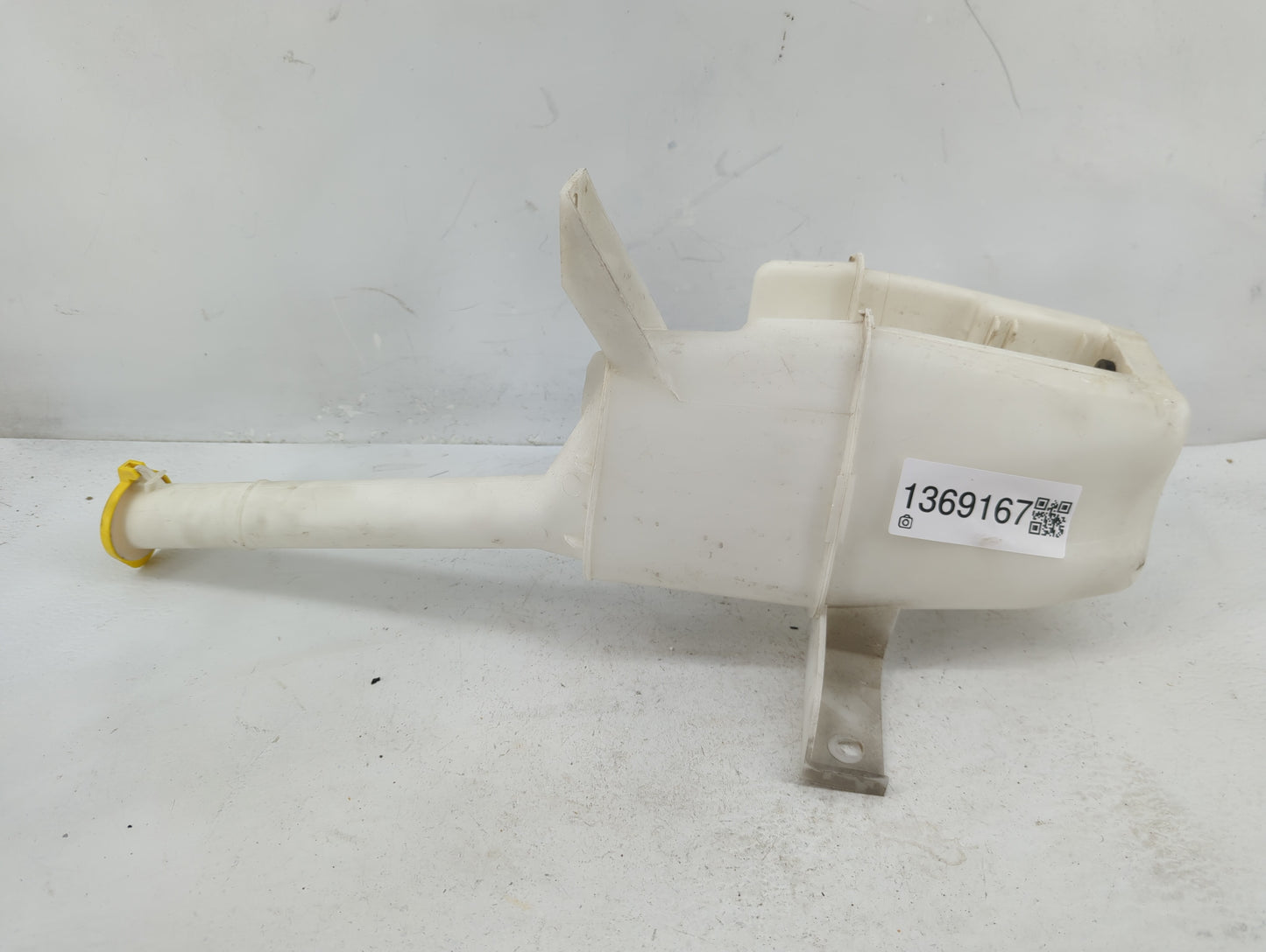 2010-2014 Ford Mustang Windshield Washer Fluid Reservoir Bottle Oem - Oemusedautoparts1.com
