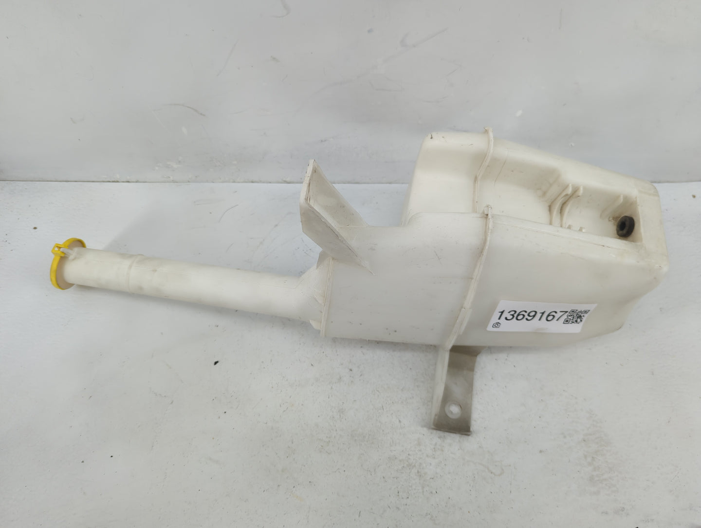 2010-2014 Ford Mustang Windshield Washer Fluid Reservoir Bottle Oem - Oemusedautoparts1.com