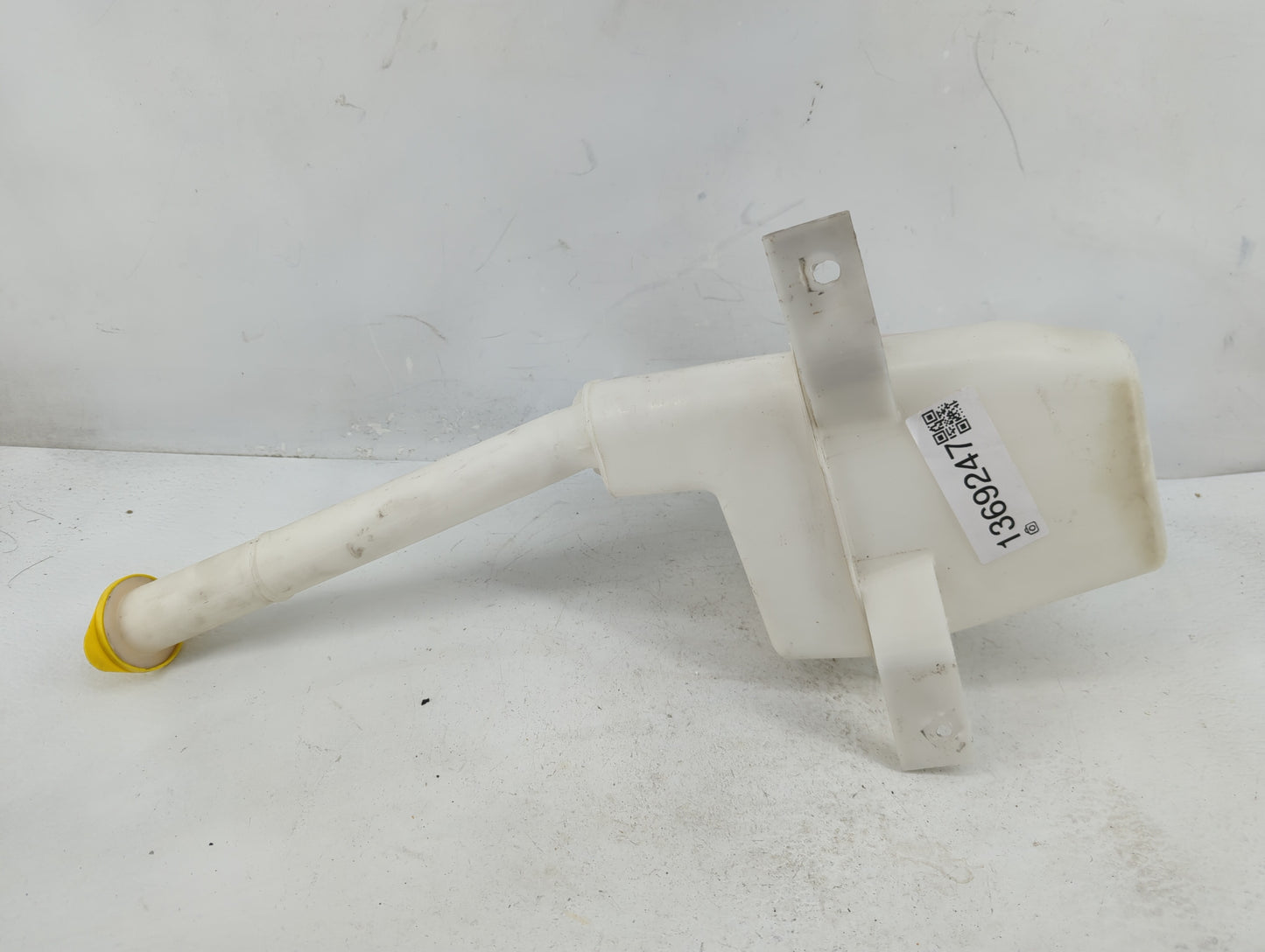 2010-2014 Ford Mustang Windshield Washer Fluid Reservoir Bottle Oem - Oemusedautoparts1.com
