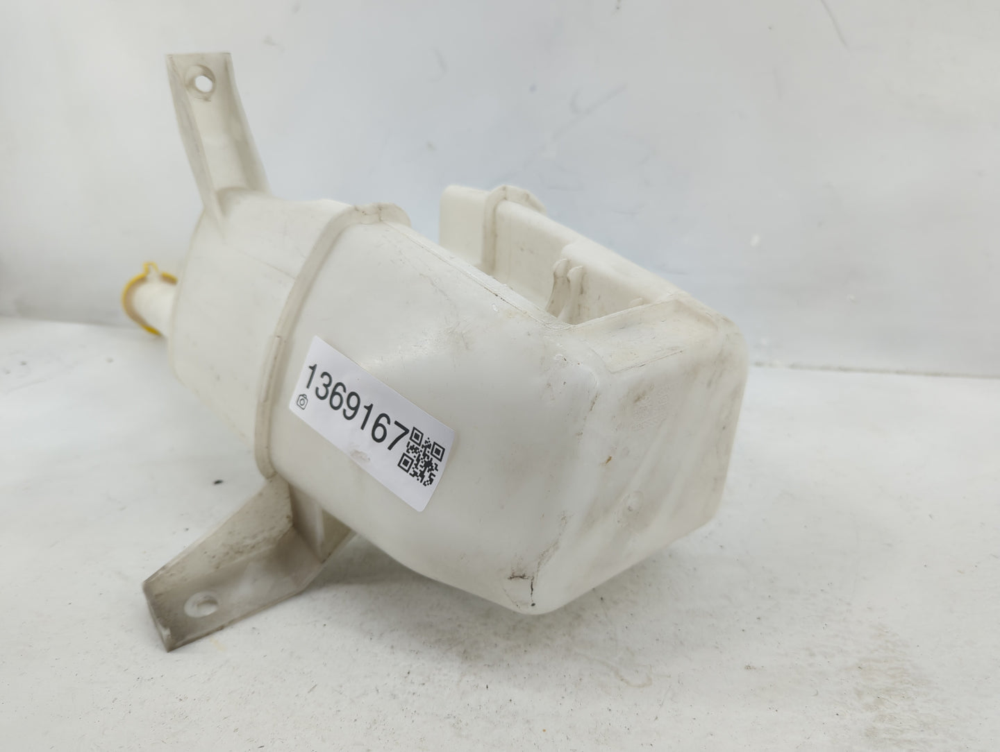 2010-2014 Ford Mustang Windshield Washer Fluid Reservoir Bottle Oem - Oemusedautoparts1.com