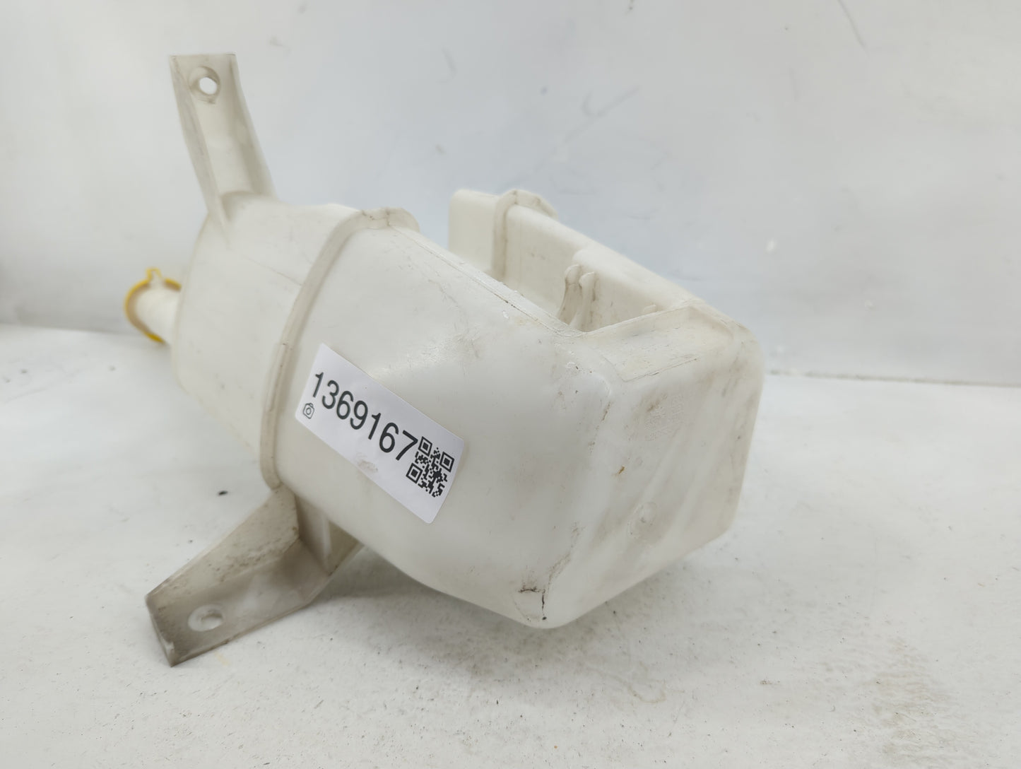 2010-2014 Ford Mustang Windshield Washer Fluid Reservoir Bottle Oem - Oemusedautoparts1.com