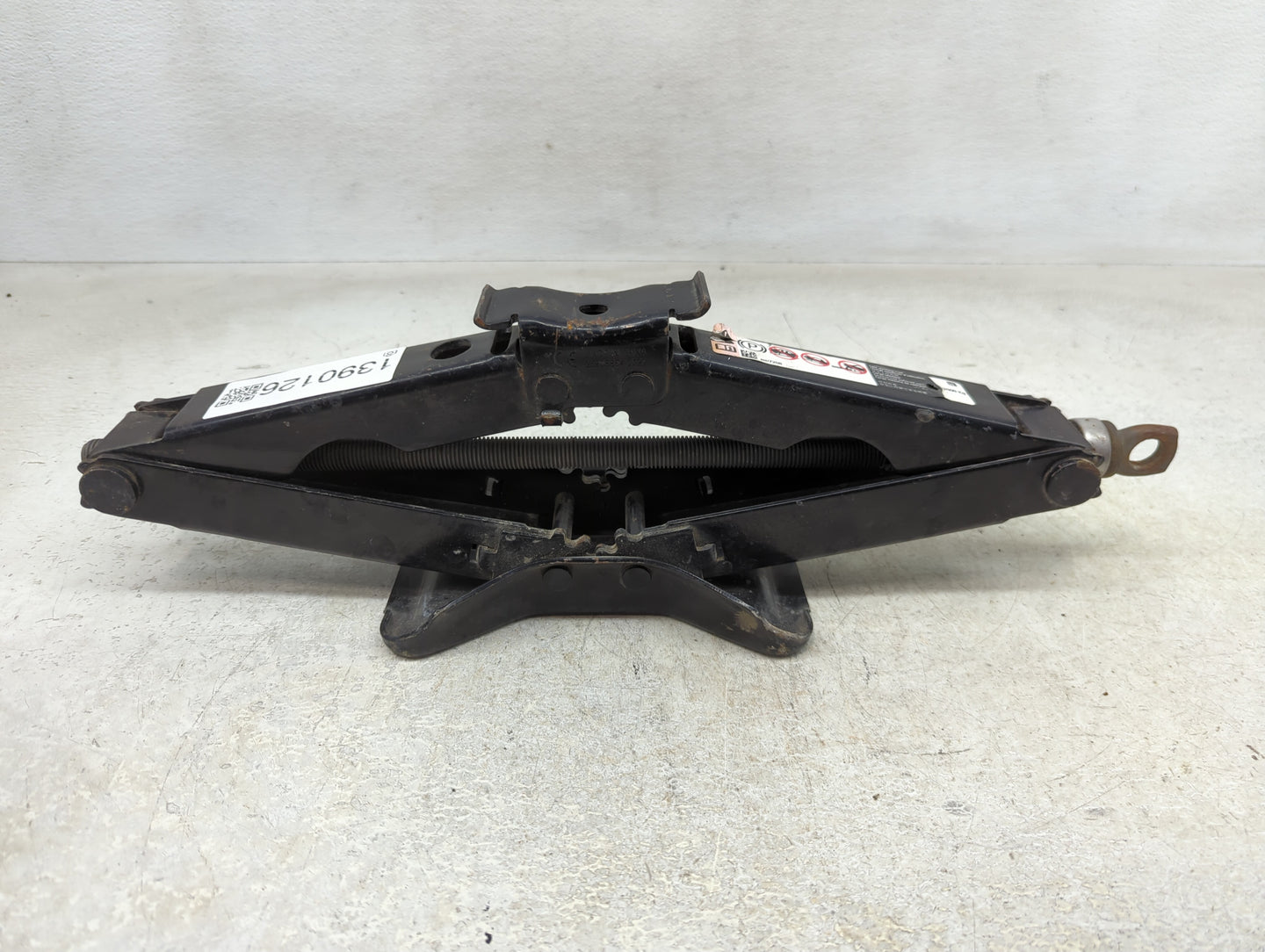 2010 Ford Mustang Spare Scissor Car Jack - Oemusedautoparts1.com