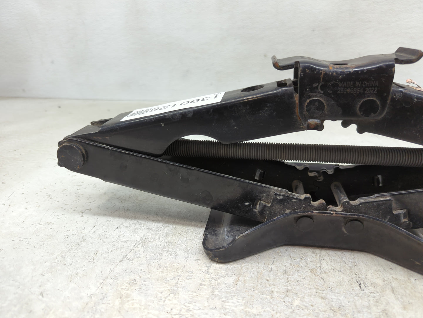 2010 Ford Mustang Spare Scissor Car Jack 1390126 - Oemusedautoparts1.com