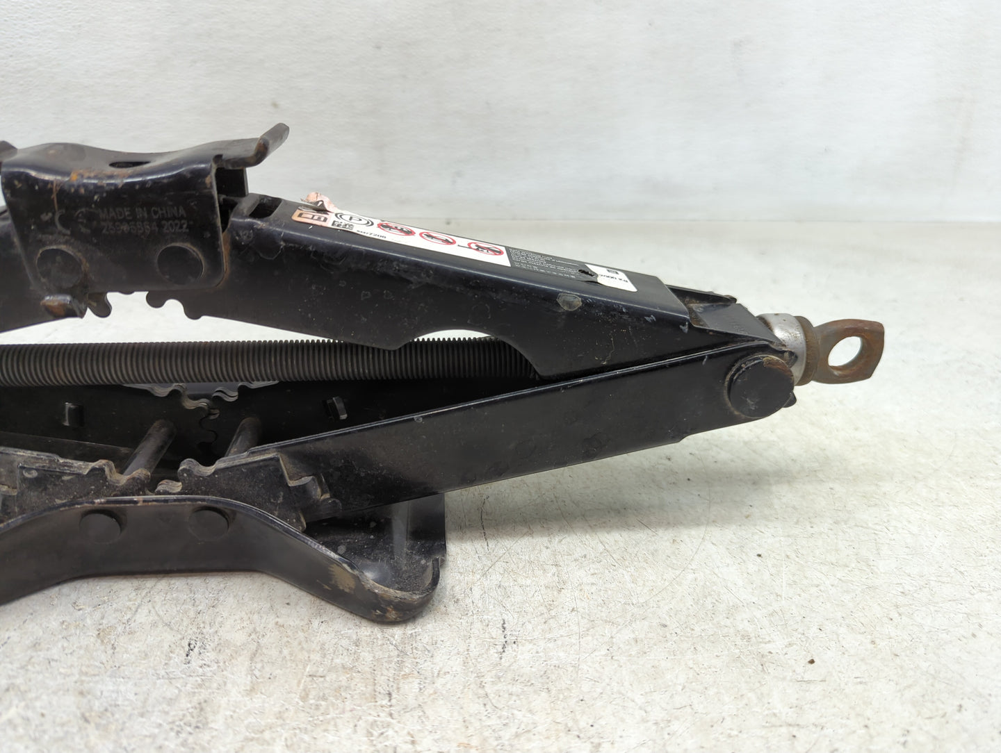 2010 Ford Mustang Spare Scissor Car Jack 1390126 - Oemusedautoparts1.com
