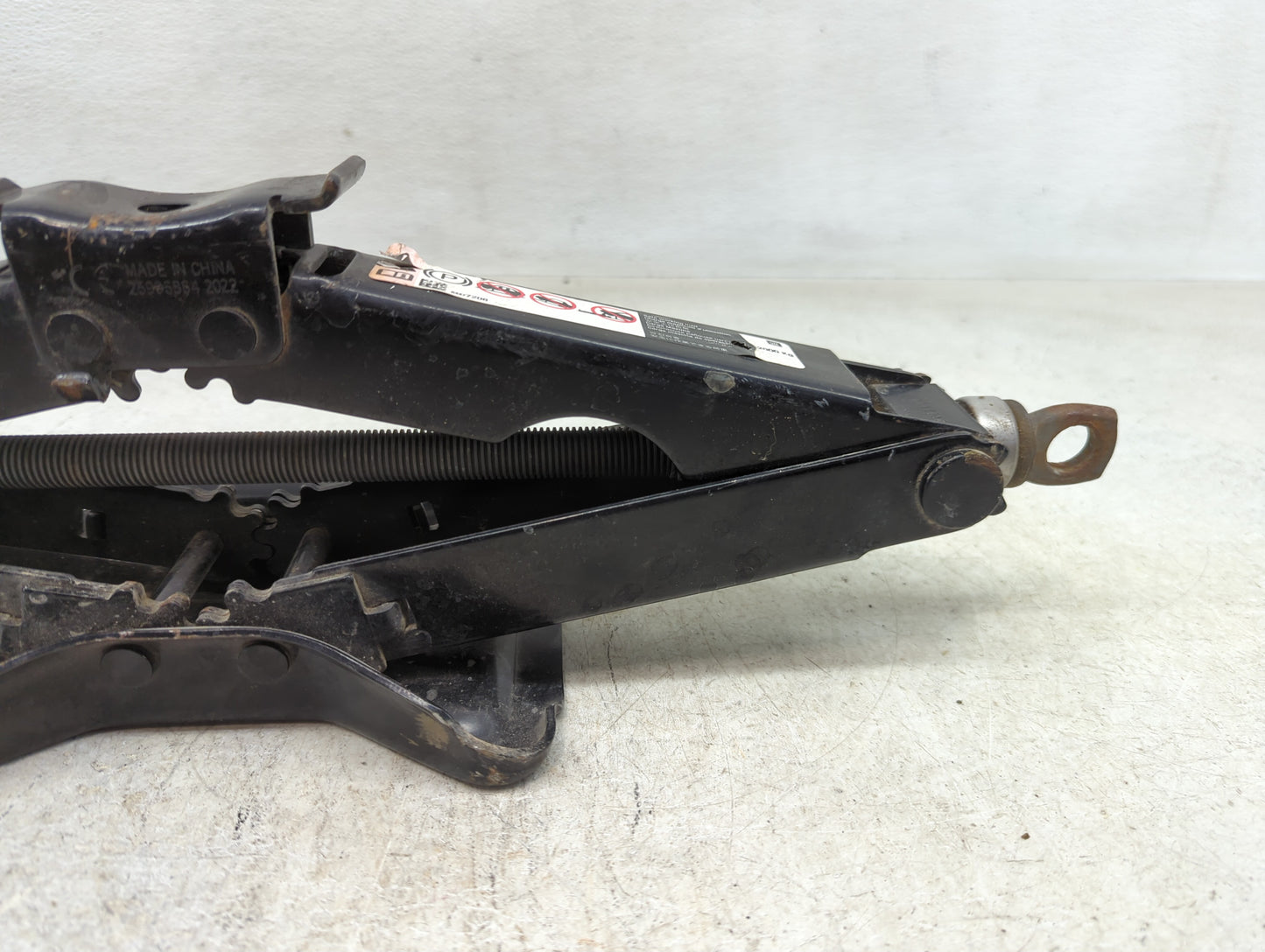 2010 Ford Mustang Spare Scissor Car Jack 1390126 - Oemusedautoparts1.com